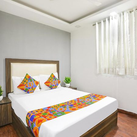 Hotel Fabexpress The Arrow à New Delhi Extérieur photo