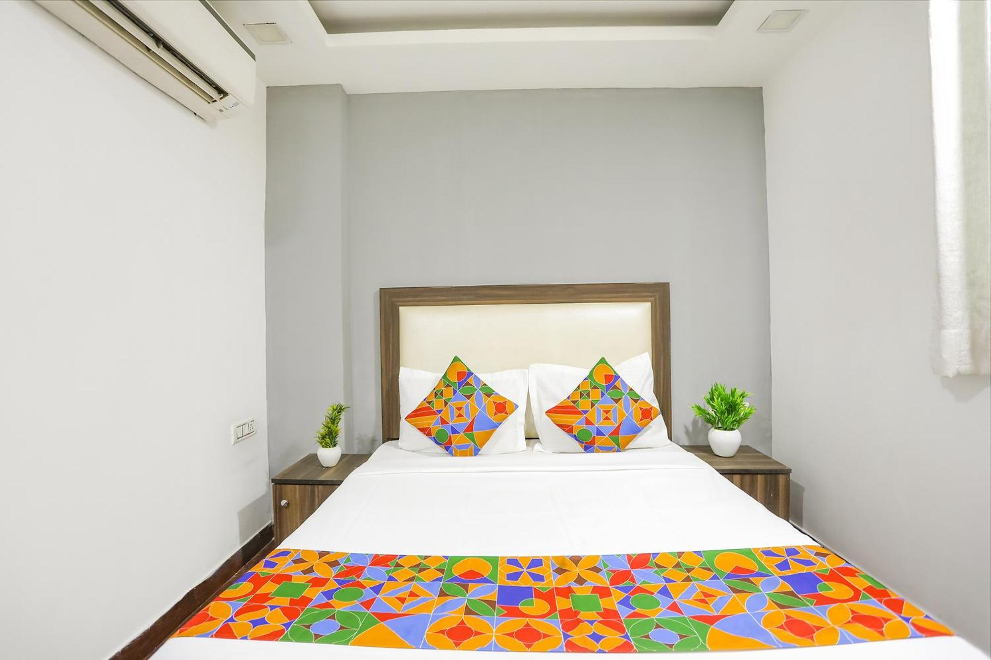 Hotel Fabexpress The Arrow à New Delhi Extérieur photo