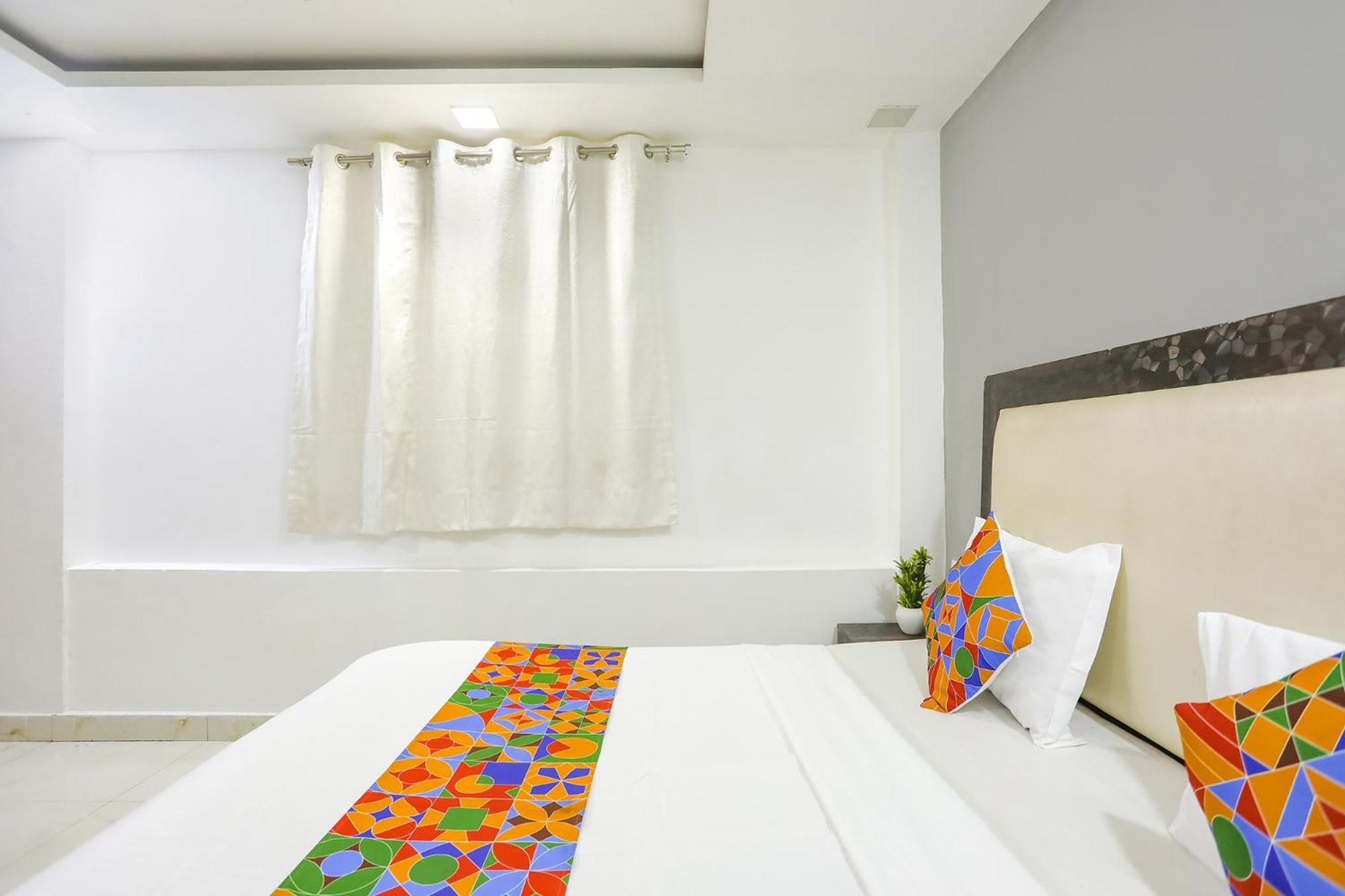 Hotel Fabexpress The Arrow à New Delhi Extérieur photo