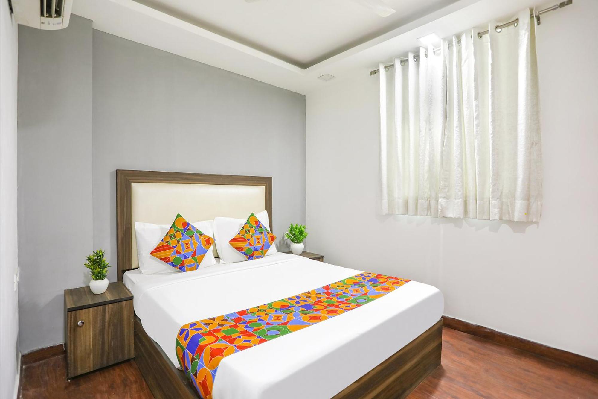 Hotel Fabexpress The Arrow à New Delhi Extérieur photo