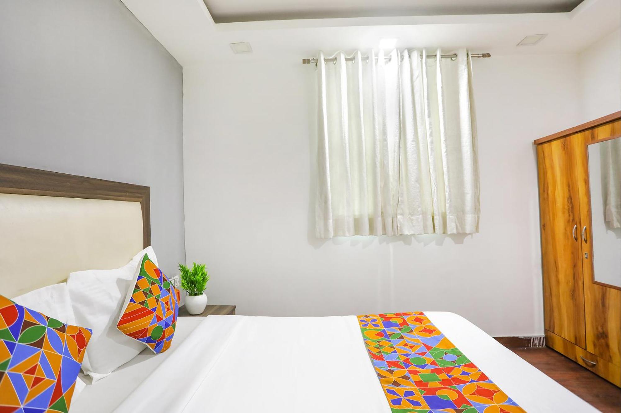 Hotel Fabexpress The Arrow à New Delhi Extérieur photo