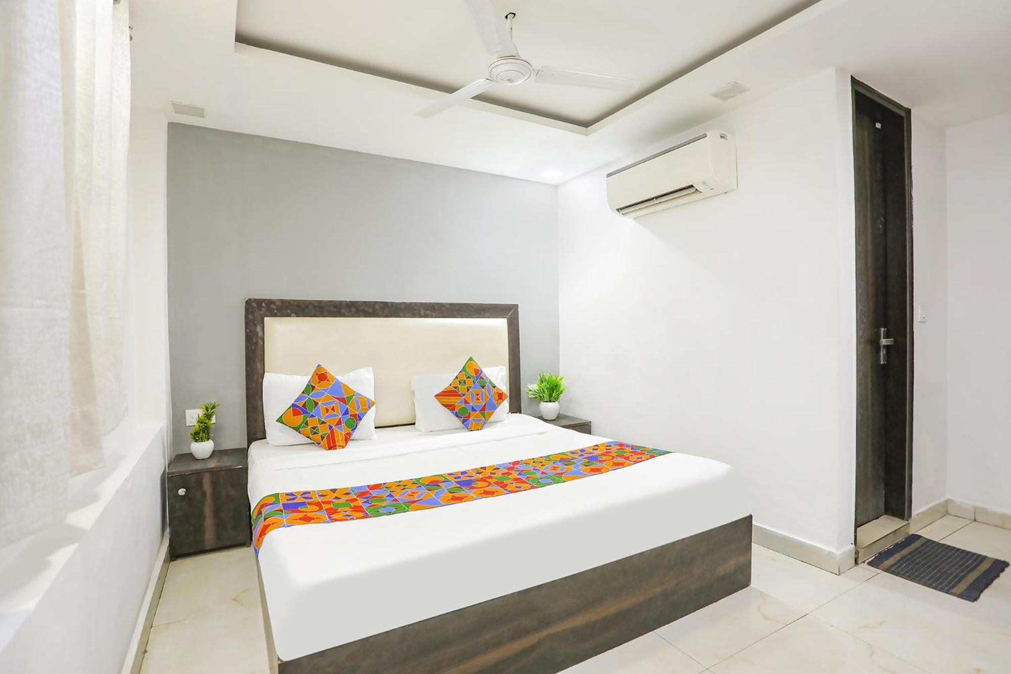 Hotel Fabexpress The Arrow à New Delhi Extérieur photo