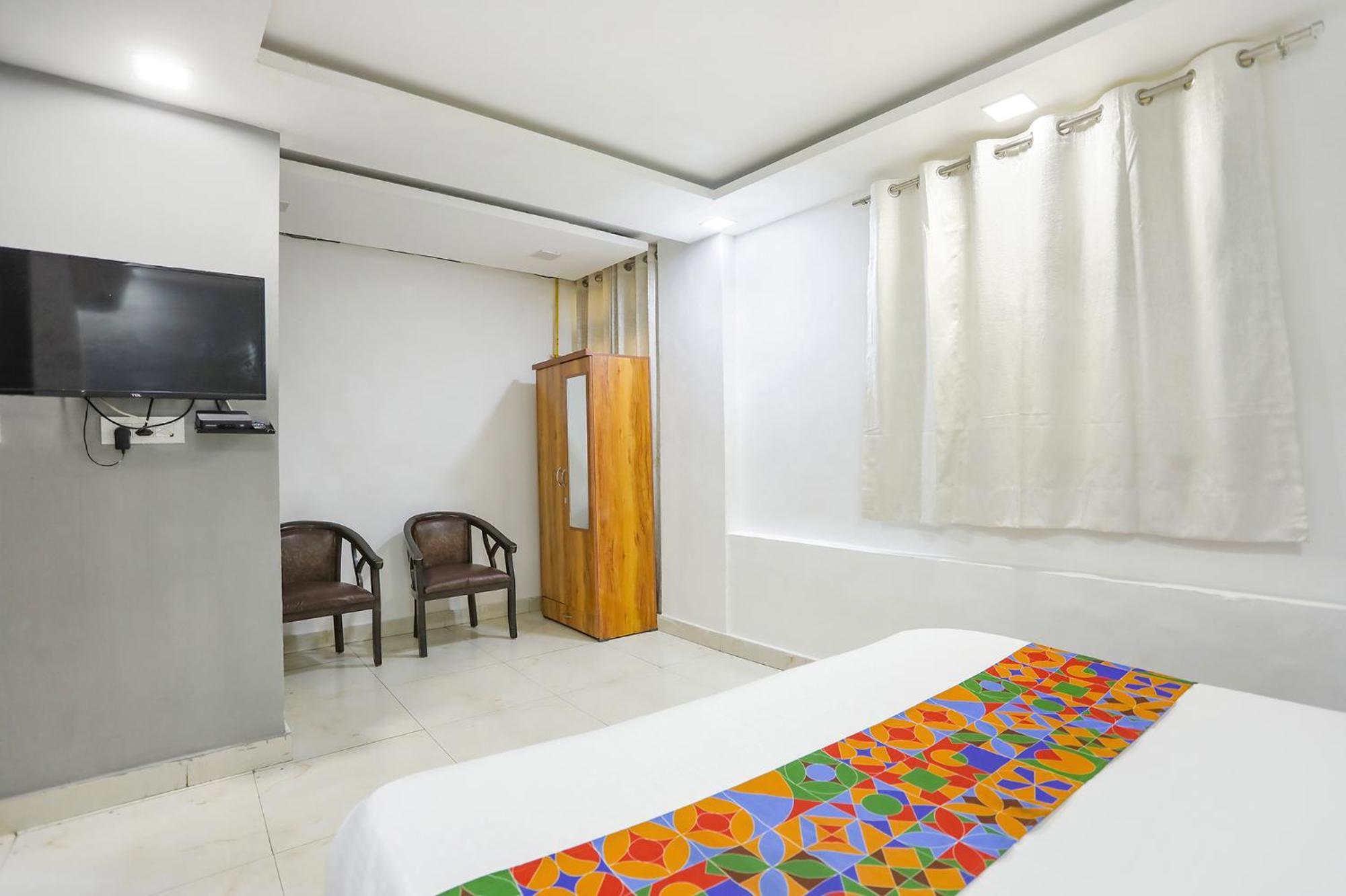 Hotel Fabexpress The Arrow à New Delhi Extérieur photo