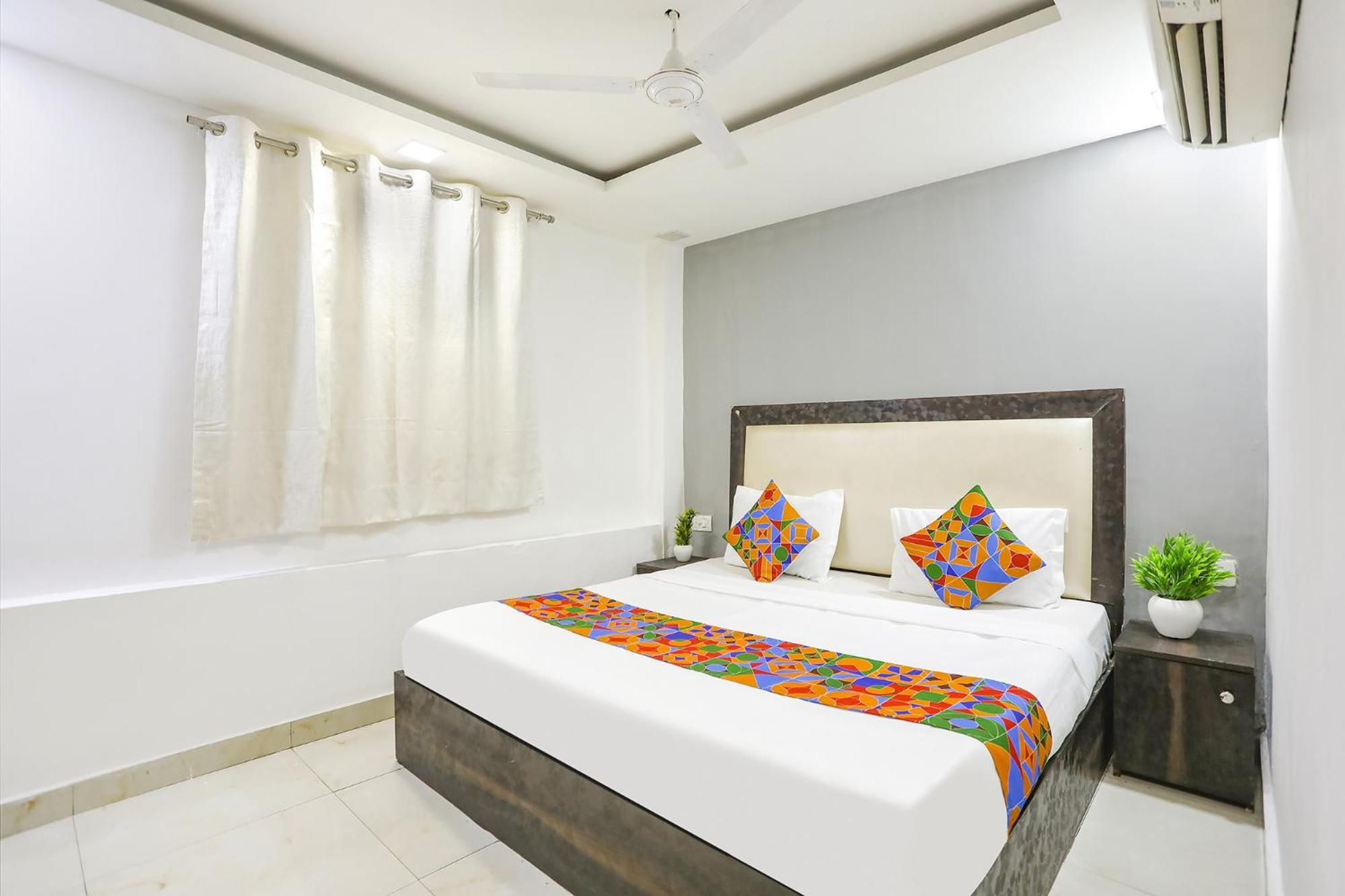 Hotel Fabexpress The Arrow à New Delhi Extérieur photo