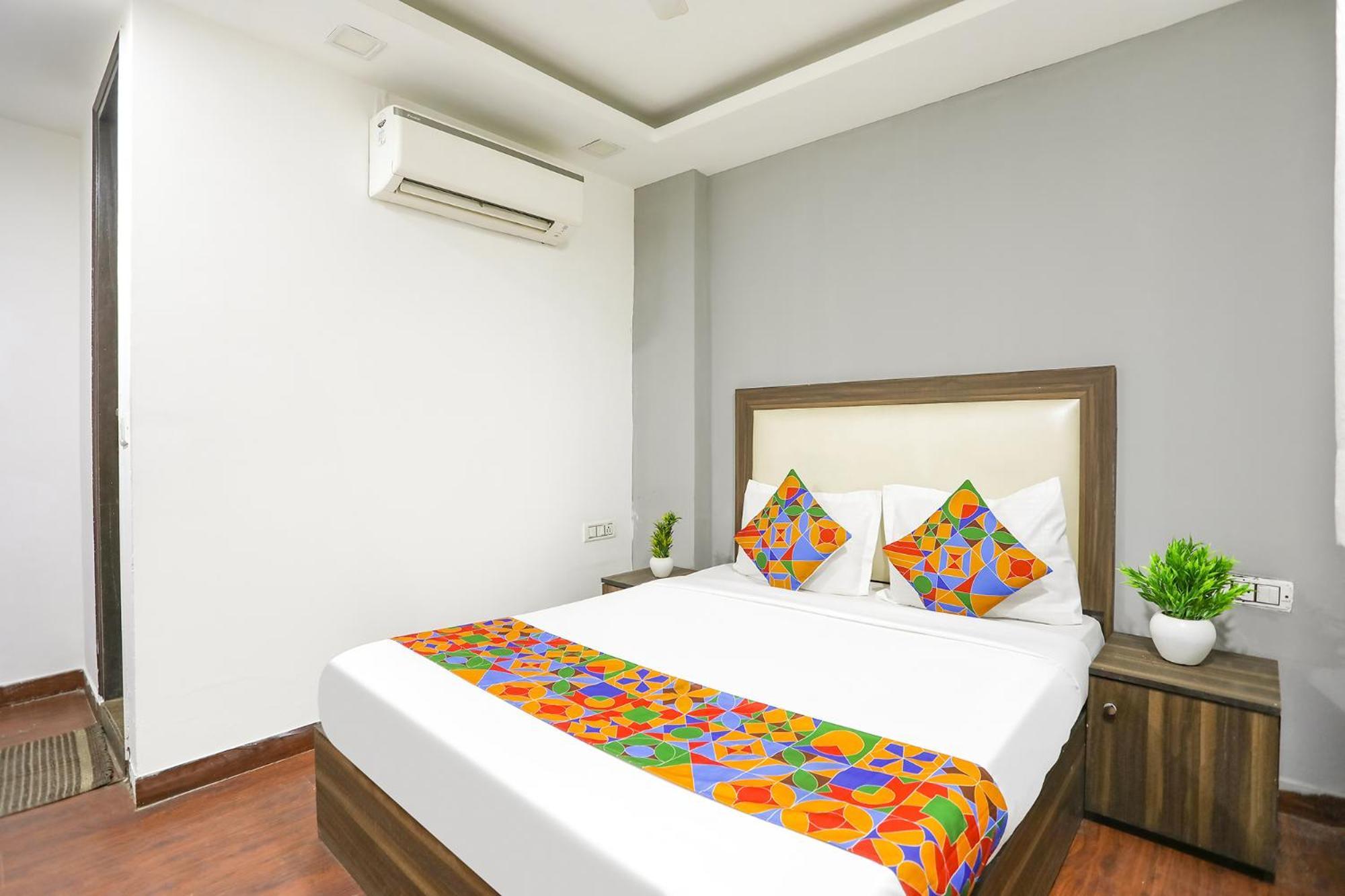 Hotel Fabexpress The Arrow à New Delhi Extérieur photo